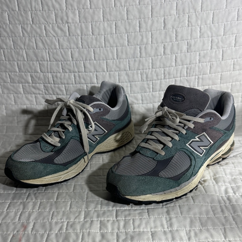 New Balance 2002R Men's Teal and Gray Running Sneakers